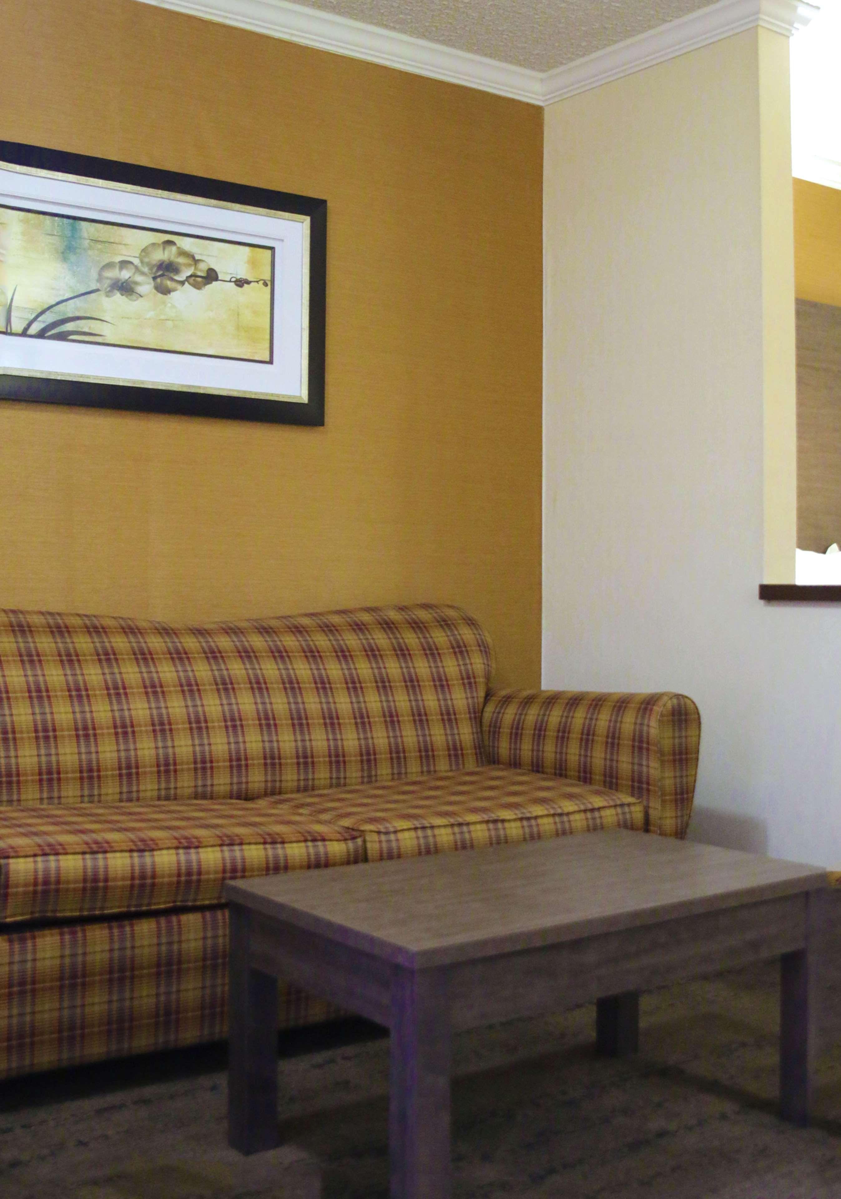 Best Western Galleria Inn & Suites Чийктоуага Екстериор снимка
