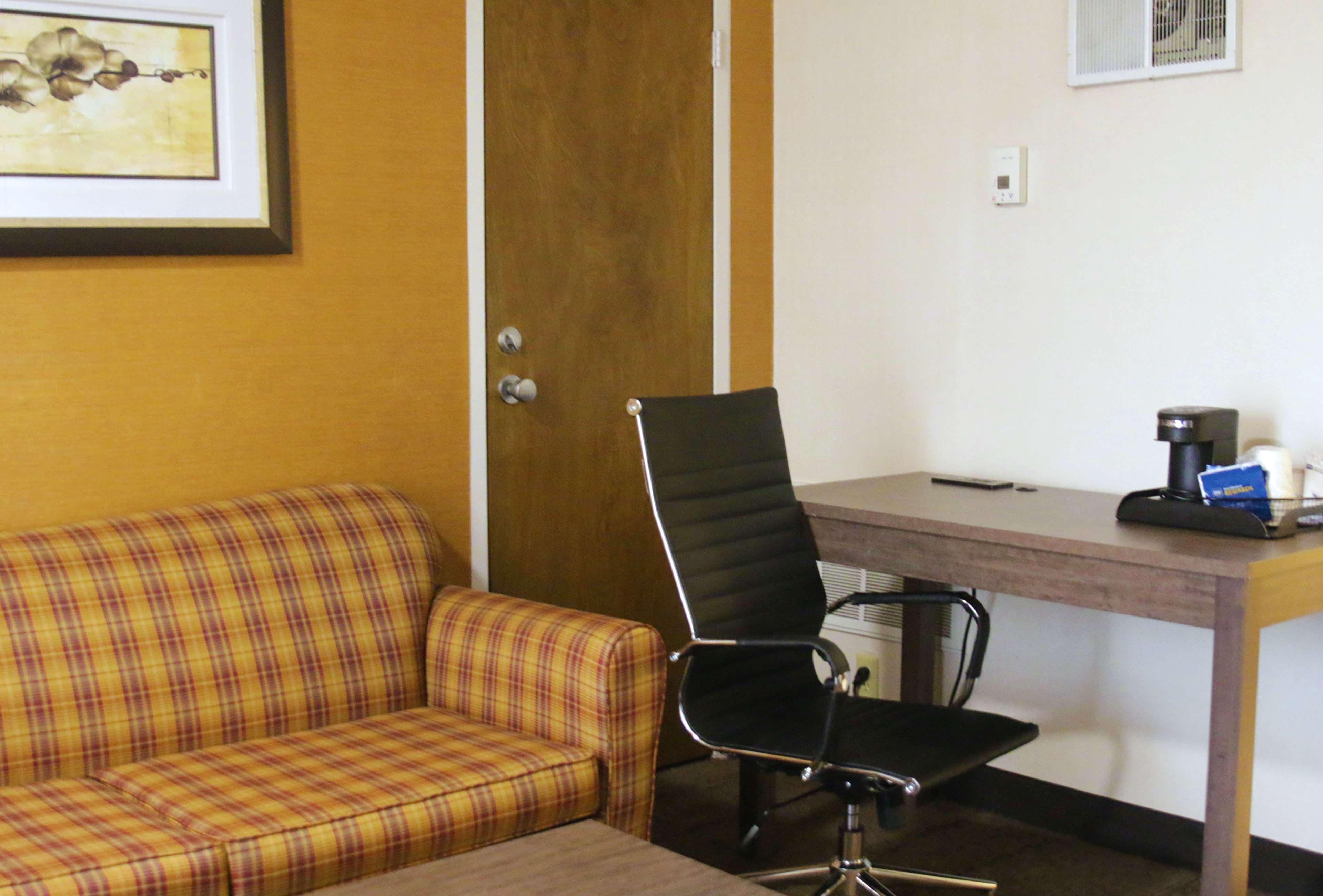 Best Western Galleria Inn & Suites Чийктоуага Екстериор снимка